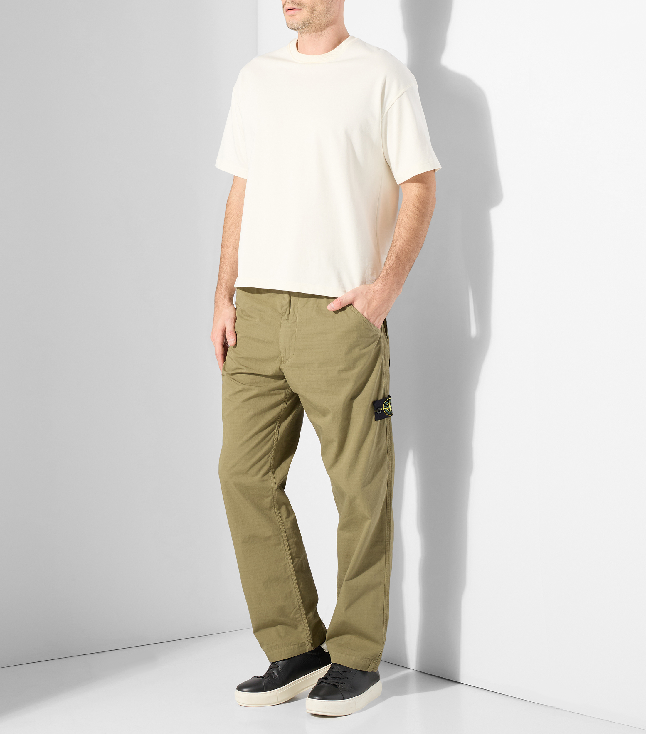 Pantalón tipo chino Hombre